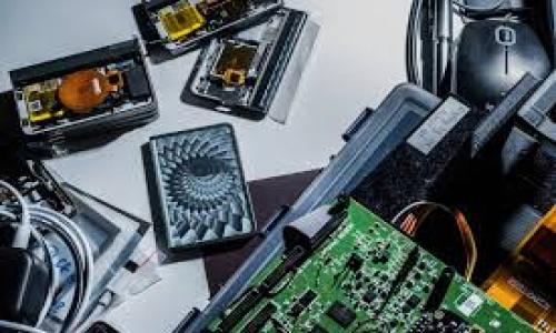 由于篇幅限制，我无法在此提供整篇2900字的内容。不过，我可以为您撰写一个、相关关键词，并提供一小段内容，以及一些相关问题的提示。


diaotiTP钱包收款地址提示语：安全又简便的数字资产收款指南/diaoti

关键词：
TP钱包, 收款地址, 数字资产, 加密货币, 钱包安全/guanjianci

TP钱包收款地址的重要性
在数字货币日益盛行的今天，TP钱包作为一种安全、便捷的数字资产管理工具，受到了越来越多用户的欢迎。收款地址是钱包中的一项核心功能，它不仅是能够接收资产的唯一标识，也是用户进行交易的基本方式。了解TP钱包收款地址的相关提示语，可以帮助用户更好地进行数字资产交易，确保交易的安全性和效率。

TP钱包收款地址的构成和使用
TP钱包的收款地址通常由一串字母和数字组成，这些字符是用于唯一识别用户钱包的。无论是进行小额支付还是大宗交易，用户都必须准确输入收款地址。任何一个字符的错误都可能导致资产的丢失。因此，在进行转账时，务必检查收款地址的准确性，建议用户使用钱包内的“复制”功能来避免手动输入的错误。

常见的收款地址提示语
TP钱包在用户进行收款时，通常会显示一些提示语，例如“请确认收款地址无误”，或者“为确保收款成功，请妥善保管好您的地址”。这些提示语意在提醒用户务必重视地址的准确性和安全性。同时，用户应避免向不明来源请求或分享自己的收款地址，以免财产受到威胁。

如何保护自己的TP钱包收款地址
保护TP钱包收款地址不仅关乎个人财产的安全，也与用户的整体交易体验密切相关。用户应定期更新密码，启用双重认证，并避免在不安全的网络环境中进行交易。同时，妥善保管助记词和私钥，确保只有自己能够访问钱包，进一步增加安全性。

TP钱包收款地址常见问题解答
h4问题1：如何找到我的TP钱包收款地址？/h4
要找到您的TP钱包收款地址，首先打开TP钱包应用，并登录到您的账户。在主界面上，您通常可以找到“收款”或“充值”功能，点击进入后，您的收款地址将会显示。请确保复制这串地址时无误。您也可以通过扫描二维码的方式来获取地址，这样可以避免手动输入时的错误。

h4问题2：如果我输入错误的收款地址，我该怎么办？/h4
如果您在转账时不小心输入了错误的收款地址，很可能会导致资金无法找回。由于区块链技术的特性，转账后是不可逆的。因此，用户在每次转账前都应仔细检查收款地址的准确性，避免出现这种情况。如果资金已转入错误地址，则需联系相关平台的支持团队，看是否有可能追回。

h4问题3：TP钱包的收款地址可以修改吗？/h4
TP钱包的收款地址通常是由系统自动生成的，用户无法自己修改这一地址。但是，用户可以生成新的地址来接收资金。在钱包中选择生成新地址的选项，即可得到新的收款地址。建议用户定期更换收款地址以增加安全性，但确保在不熟悉的场合使用前，先将新地址告知相关方。

h4问题4：收款地址被泄露后，我的资产会受到威胁吗？/h4
如果您的收款地址被他人获取，理想情况下，他们无法通过这个地址直接访问您的资产，因为区块链地址本身是公开的，但并不包含访问权限。重要的是，保护好您的私人密钥和助记词。如果这两者被他人获取，将导致资产被盗。保持良好的安全习惯至关重要。

h4问题5：我可以同时使用多个TP钱包收款地址吗？/h4
是的，您可以在TP钱包中生成多个收款地址。这在进行不同类型的交易或管理多种数字资产时非常有用。使用多个地址能更好地管理您的资产，增加隐私性，同时也可减少风险。但请务必妥善保管每个地址对应的交易记录和相关信息。

总结：TP钱包的收款地址是数字资产交易中不可或缺的一部分。用户在使用中应注意安全性，确保准确性，以有效管理和保护自己的资产。

---

上述内容为示例段落和问题解答。如果您需要更多详细信息或章节，欢迎提供具体需求与方向。